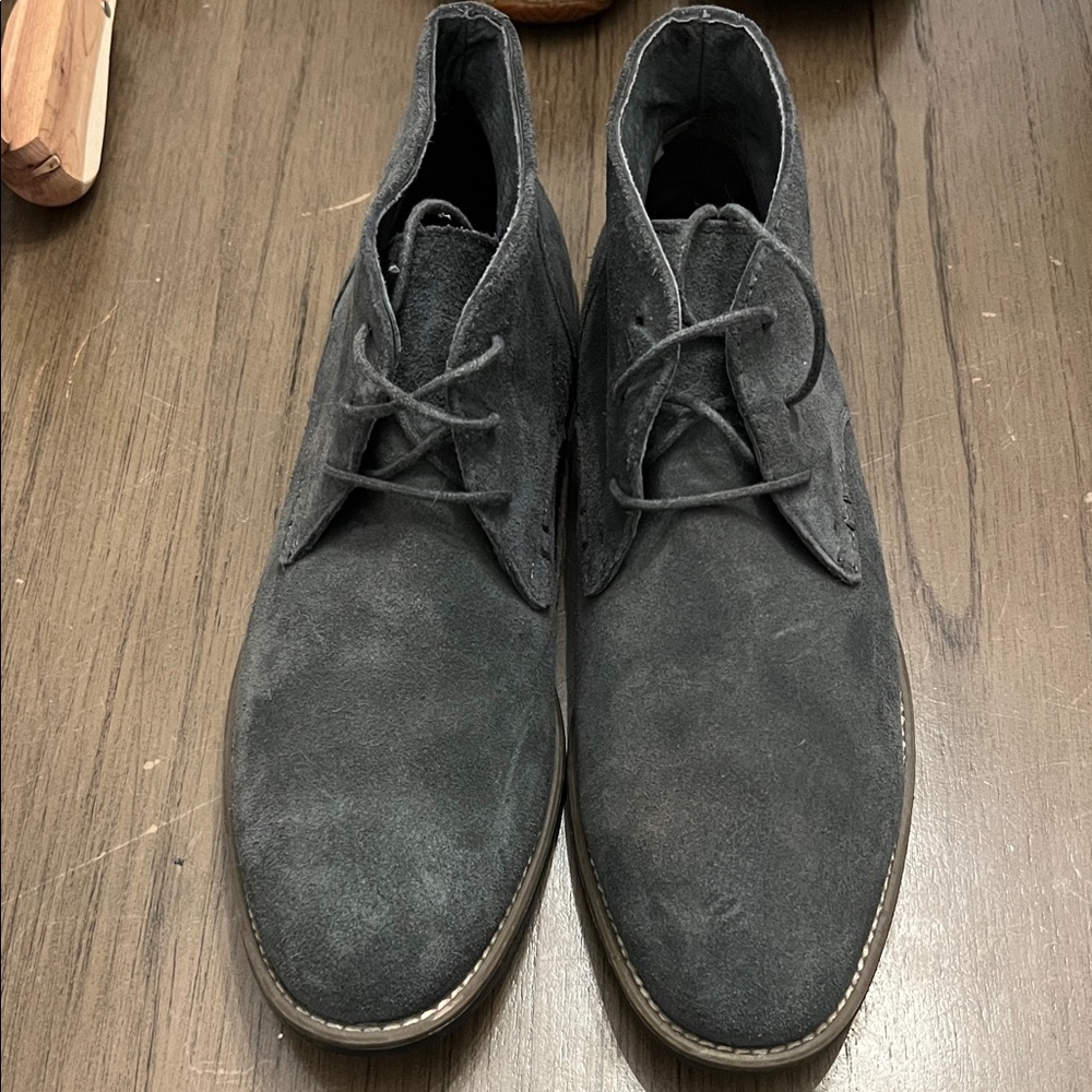 Men's Chukka Boots - Dark Gray Suede